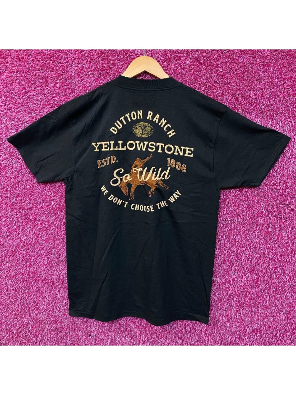 Yellowstone Dutton Ranch "So Wild" Graphic T-Shirt Medium